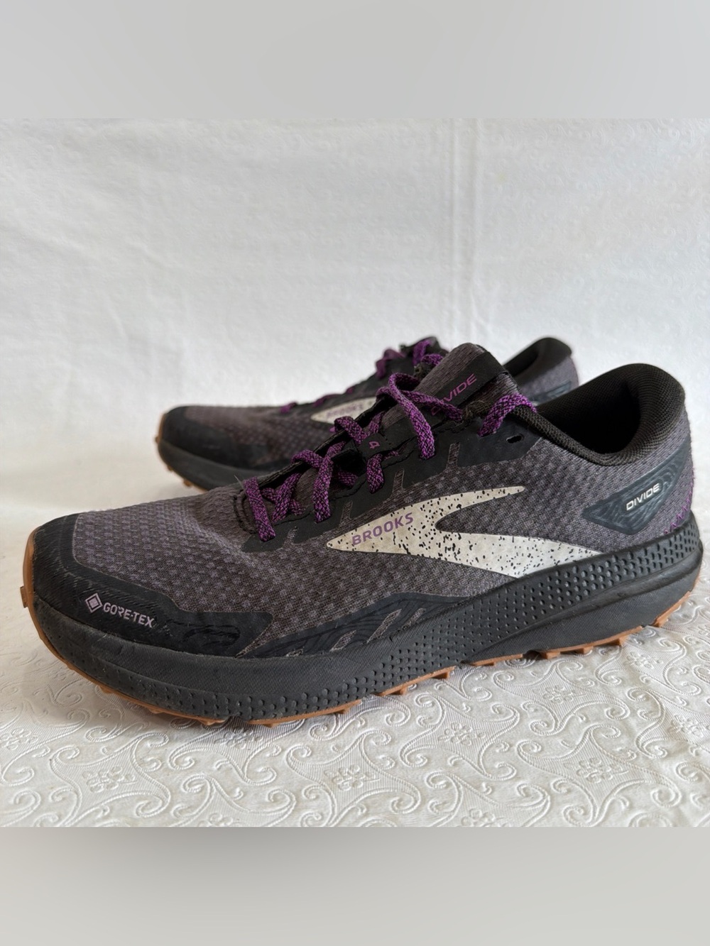 Brooks Divide 4 GTX Women Size 9 Trail Running Sneakers Shoes Sporty Activewear